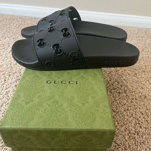 Women’s Gucci GG black slides 🖤